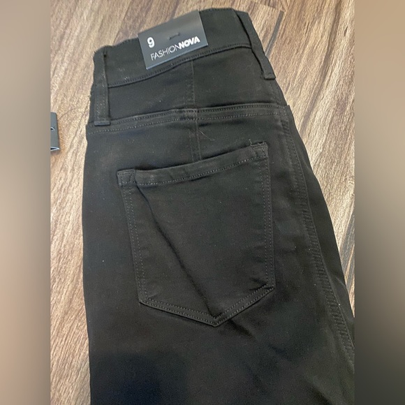 Butt lifting black skinny jeans - Picture 2 of 3